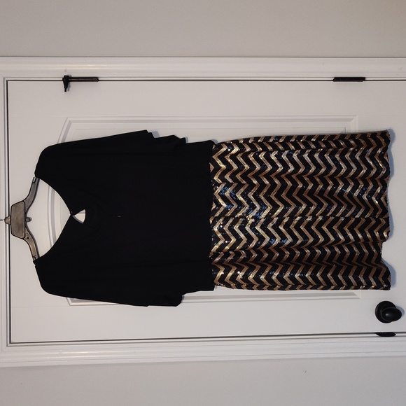 Soho Apparel Dress - Picture 6 of 11